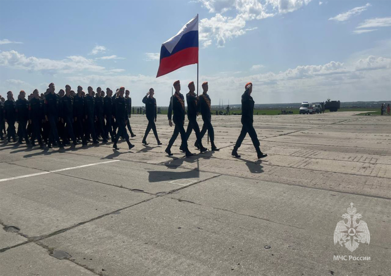 Парадный расчёт Волжского спасательного центра принял участие в первой совместной тренировке Парада Победы.