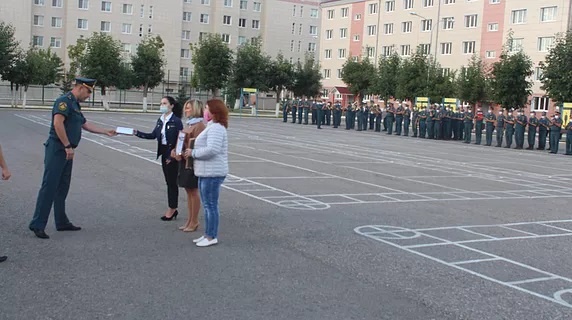 Торжественное построение в честь дня специалиста органов воспитательной работы.