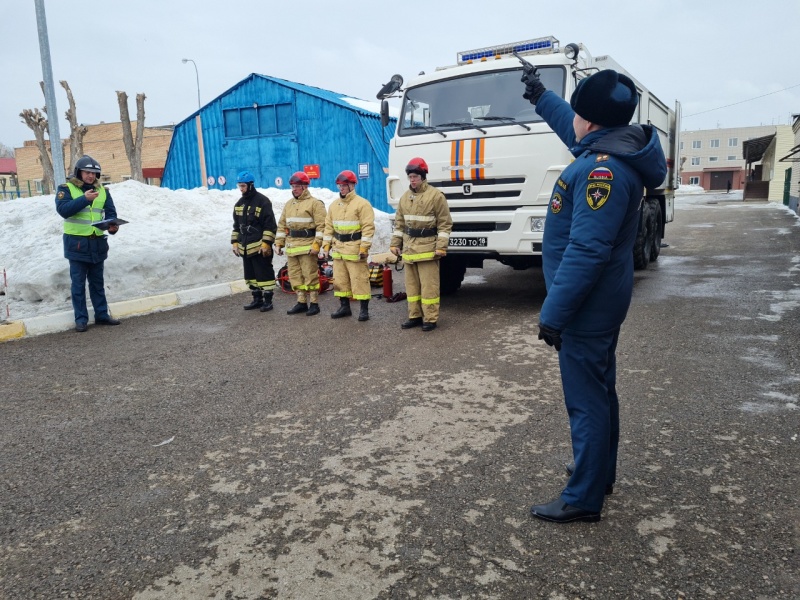 В Волжском спасательном центре прошел первый этап соревнований на звание «Лучшая команда МЧС России по проведению аварийно – спасательных работ при ликвидации чрезвычайных ситуаций на автомобильном транспорте»