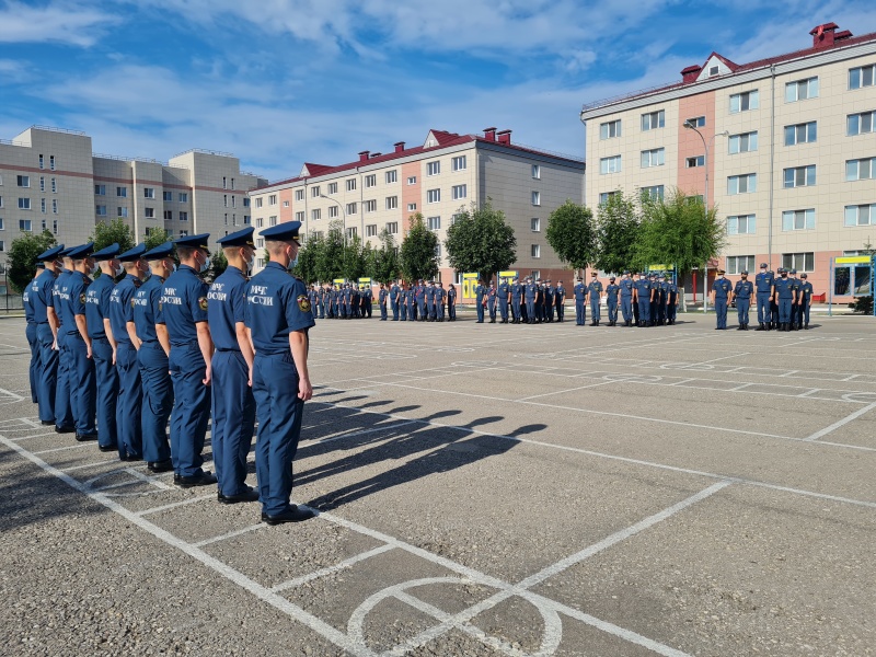 В ФГКУ "Волжский СЦ МЧС России" для прохождения службы прибыли выпускники Академии гражданской защиты