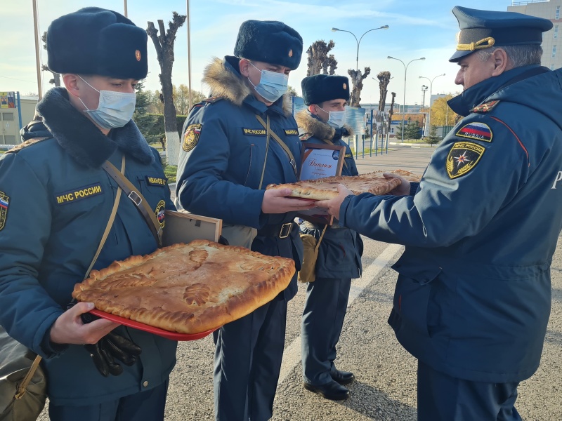 В Волжском спасательном центре прошли строевой смотр зимней формы одежды и награждение по итогам смотра парка и парковых помещений