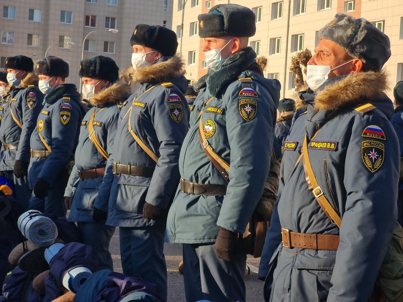 В Волжском спасательном центре прошли строевой смотр зимней формы одежды и награждение по итогам смотра парка и парковых помещений