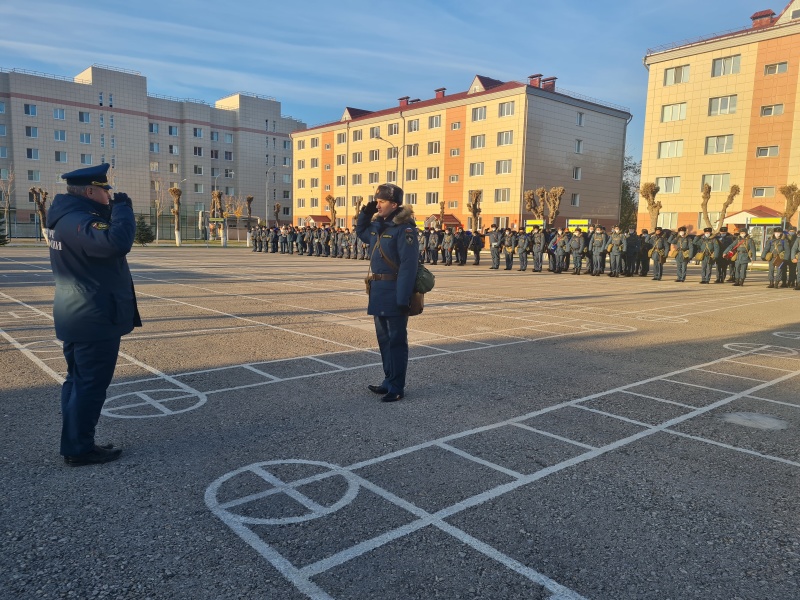 В Волжском спасательном центре прошли строевой смотр зимней формы одежды и награждение по итогам смотра парка и парковых помещений