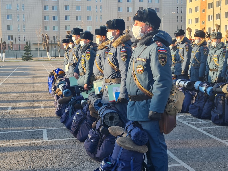 В Волжском спасательном центре прошли строевой смотр зимней формы одежды и награждение по итогам смотра парка и парковых помещений