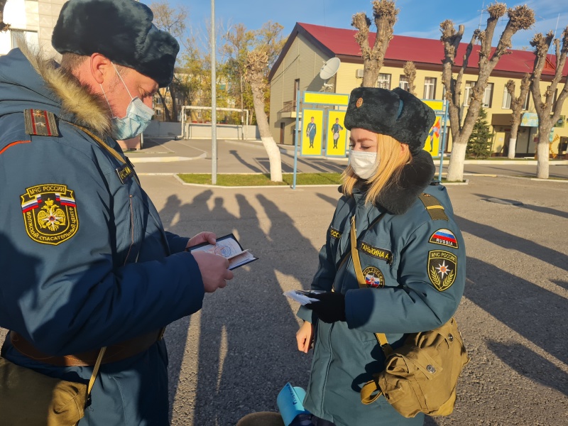 В Волжском спасательном центре прошли строевой смотр зимней формы одежды и награждение по итогам смотра парка и парковых помещений