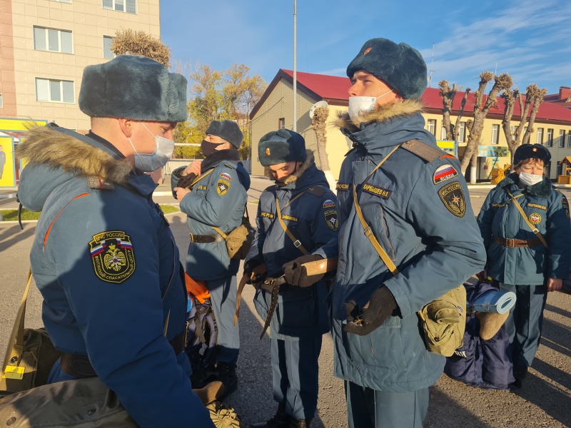 В Волжском спасательном центре прошли строевой смотр зимней формы одежды и награждение по итогам смотра парка и парковых помещений
