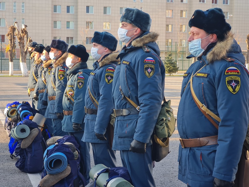 В Волжском спасательном центре прошли строевой смотр зимней формы одежды и награждение по итогам смотра парка и парковых помещений