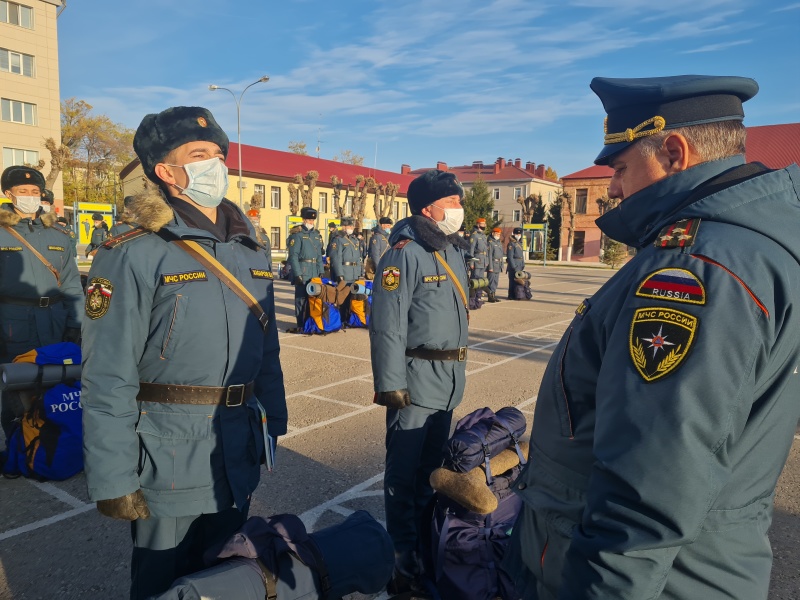 В Волжском спасательном центре прошли строевой смотр зимней формы одежды и награждение по итогам смотра парка и парковых помещений