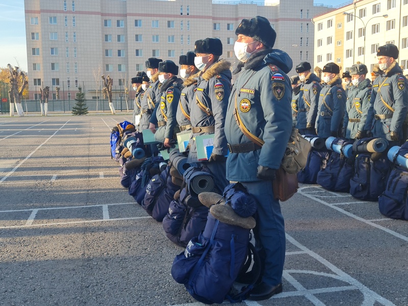 В Волжском спасательном центре прошли строевой смотр зимней формы одежды и награждение по итогам смотра парка и парковых помещений