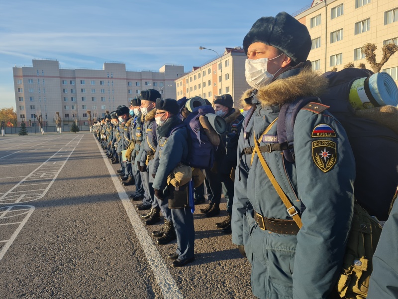 В Волжском спасательном центре прошли строевой смотр зимней формы одежды и награждение по итогам смотра парка и парковых помещений