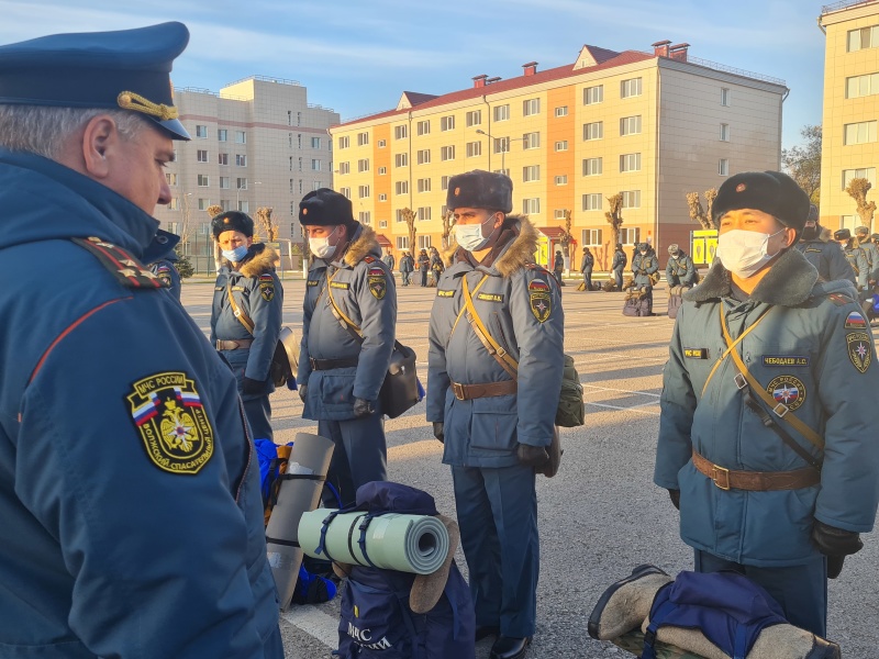 В Волжском спасательном центре прошли строевой смотр зимней формы одежды и награждение по итогам смотра парка и парковых помещений