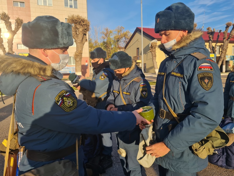 В Волжском спасательном центре прошли строевой смотр зимней формы одежды и награждение по итогам смотра парка и парковых помещений