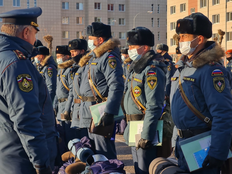 В Волжском спасательном центре прошли строевой смотр зимней формы одежды и награждение по итогам смотра парка и парковых помещений