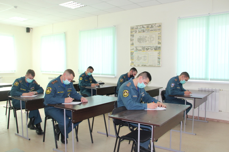 На базе Сибирского СЦ прошел конкурс «Лучший пиротехник спасательных воинских формирований МЧС России»