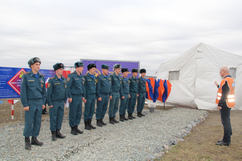 На базе Сибирского СЦ прошел конкурс «Лучший пиротехник спасательных воинских формирований МЧС России»
