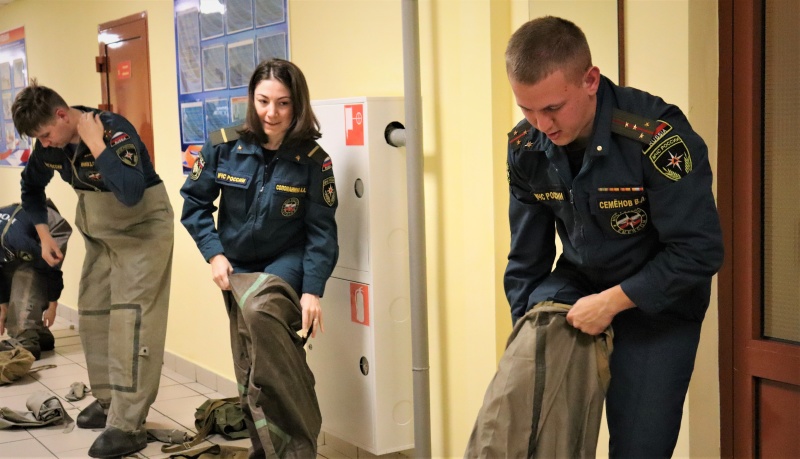 В Волжском спасательном центре завершился 3 день сдачи итоговой проверки.