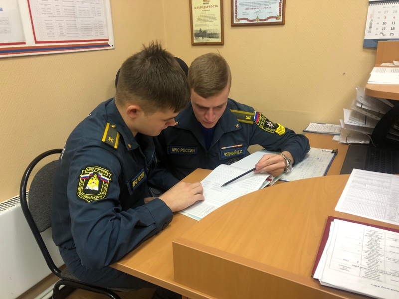 Курсанты Академии гражданской защиты МЧС России проходят производственную практику на базе ФГКУ "Волжский СЦ МЧС России"