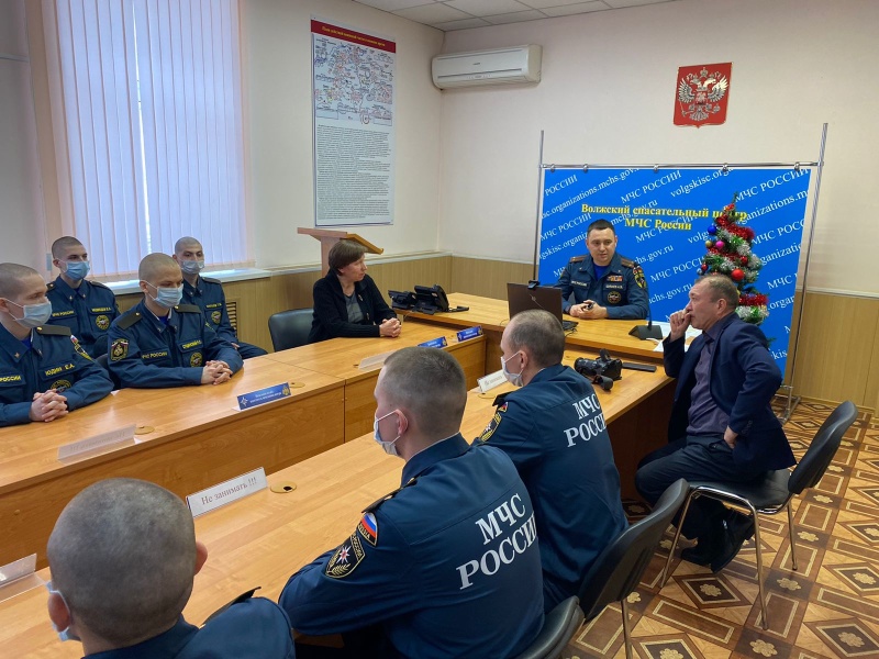 Комитет солдатских матерей и представитель Военного комиссариата города Альметьевск поздравили солдат с наступающим Новым 2022 годом