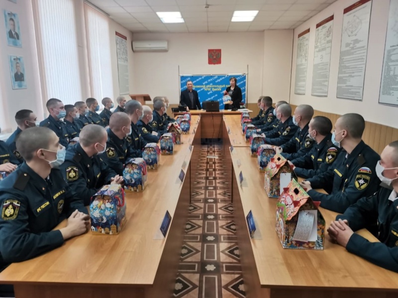 Комитет солдатских матерей и представитель Военного комиссариата города Альметьевск поздравили солдат с наступающим Новым 2022 годом
