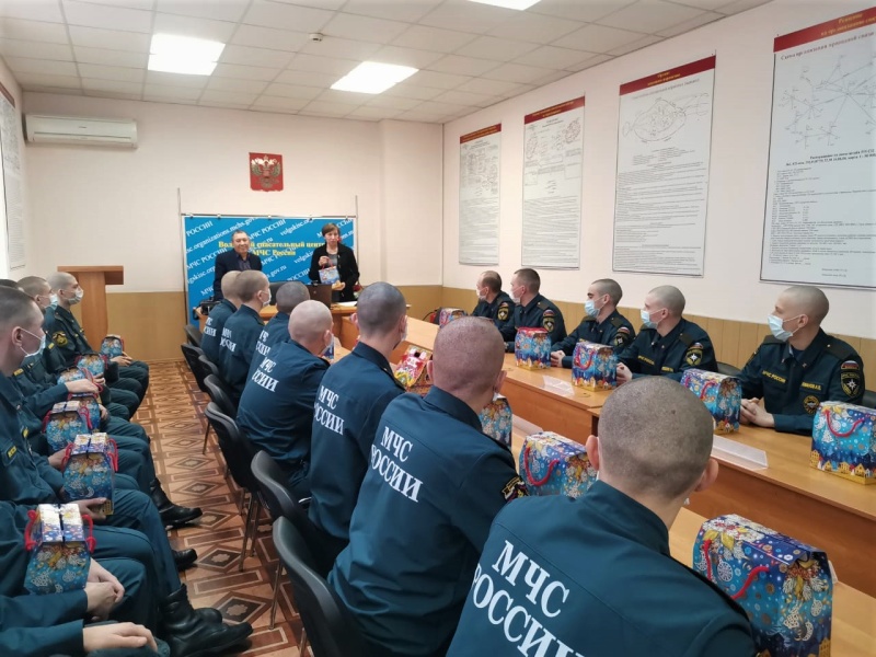 Комитет солдатских матерей и представитель Военного комиссариата города Альметьевск поздравили солдат с наступающим Новым 2022 годом