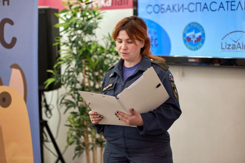 Кинологи ФГКУ "Волжский СЦ МЧС России" провели лекцию  в центре современных инициатив StrelkaHal