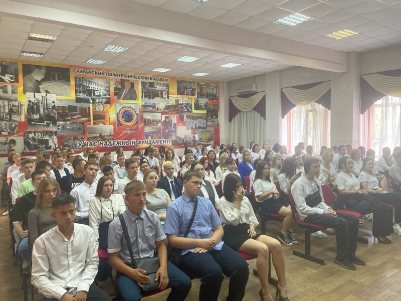В День знаний спасатели Центра провели «Урок мужества»