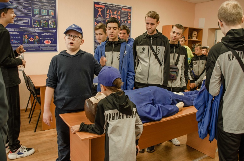 В Волжском СЦ провели экскурсию для детей с ОВЗ (ограниченными возможностями здоровья) из детского футбольного клуба "Крылья мечты"