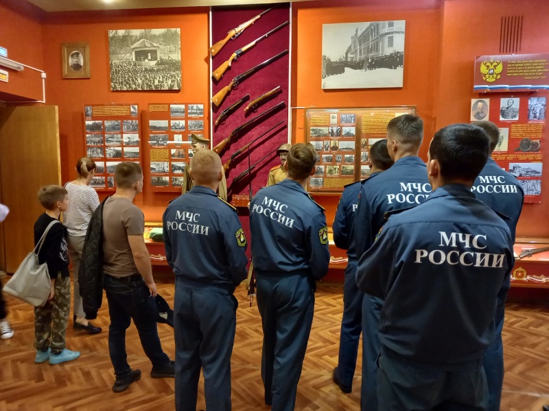 Курсанты Академии гражданской защиты МЧС России посетили Военно-исторический музей
