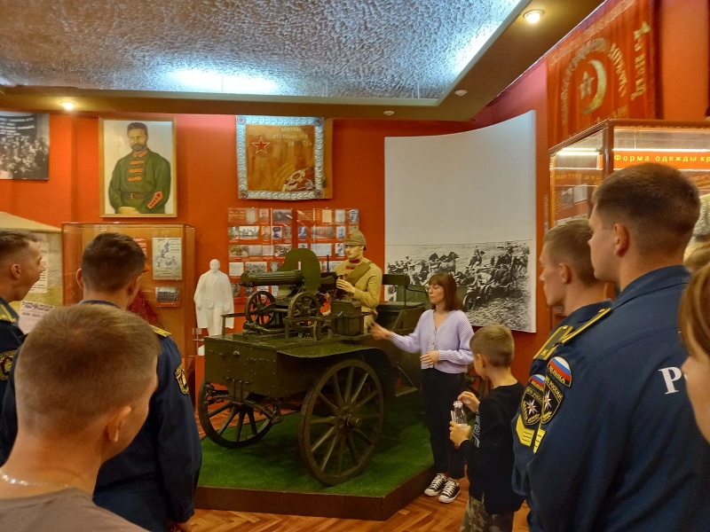 Курсанты Академии гражданской защиты МЧС России посетили Военно-исторический музей