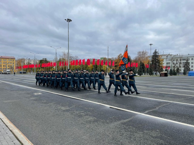 Репетиция парада памяти на площади Куйбышева
