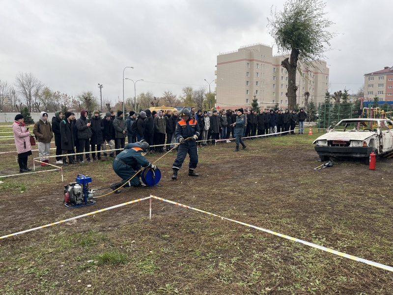 В Волжском спасательном центре провели экскурсию в рамках всероссийских допризывных сборов для учащихся 10-х классов