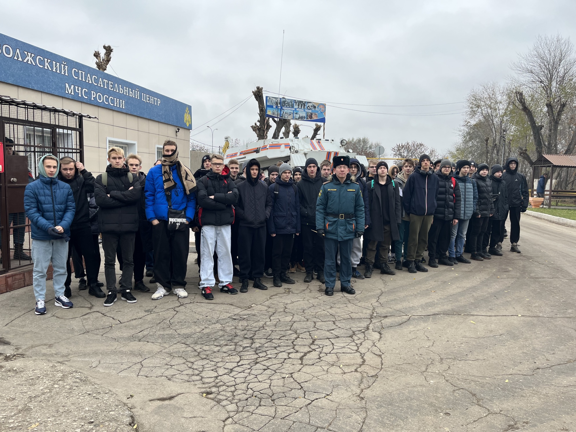 В Волжском спасательном центре провели экскурсию в рамках всероссийских  допризывных сборов для учащихся 10-х классов - Новости - ФГКУ 