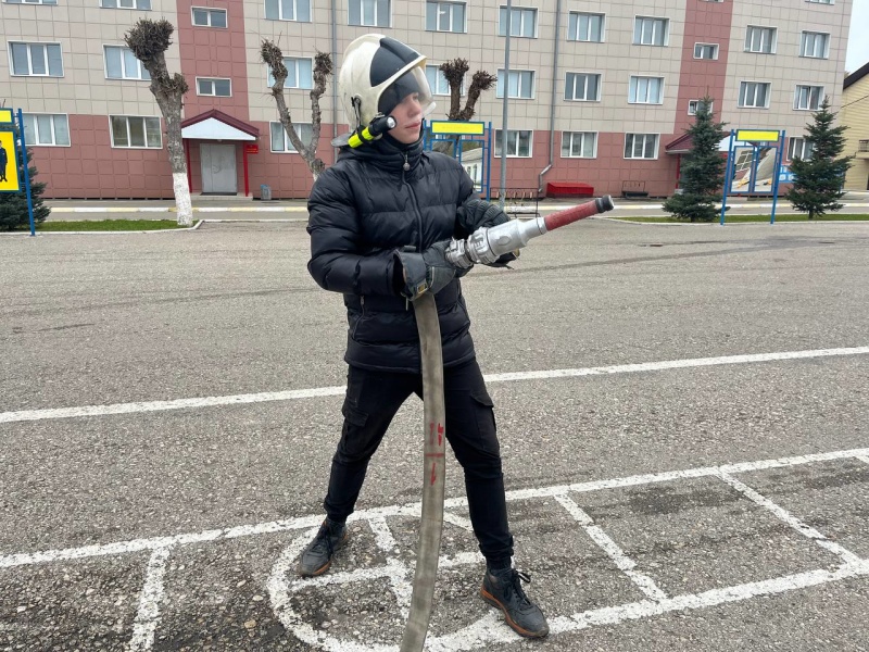 В Волжском спасательном центре провели экскурсию в рамках всероссийских допризывных сборов для учащихся 10-х классов
