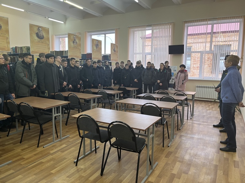 В Волжском спасательном центре провели экскурсию в рамках всероссийских допризывных сборов для учащихся 10-х классов