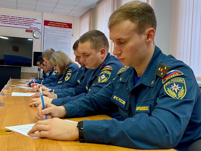 Личный состав Волжского спасательного центра приняли участие в героико – патриотическом диктанте Личный состав Волжского спасательного центра приняли участие в героико – патриотическом диктанте