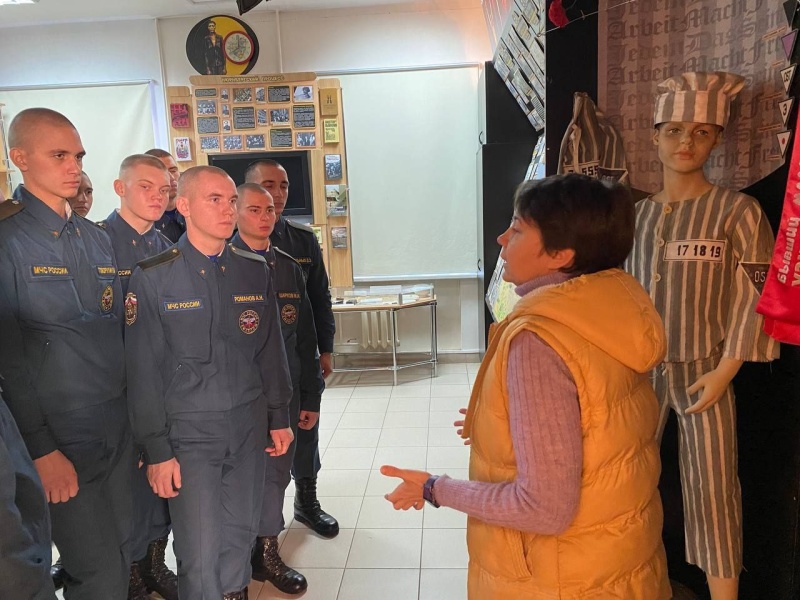 Военнослужащие Спасательного Центра посетили музей Дворца Ветеранов