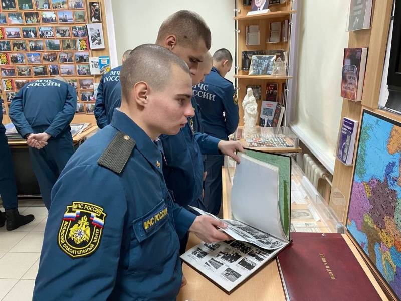 Военнослужащие Спасательного Центра посетили музей Дворца Ветеранов