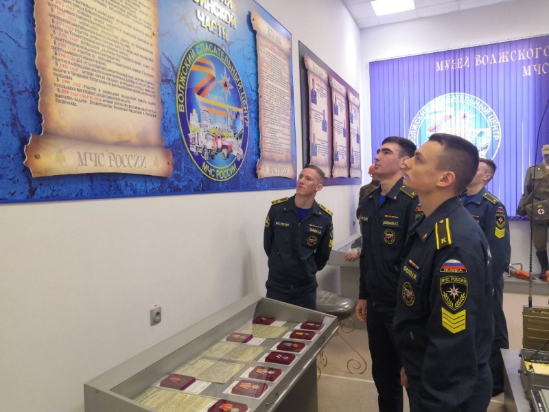 Курсанты АГЗ МЧС России посетили музей Волжского СЦ