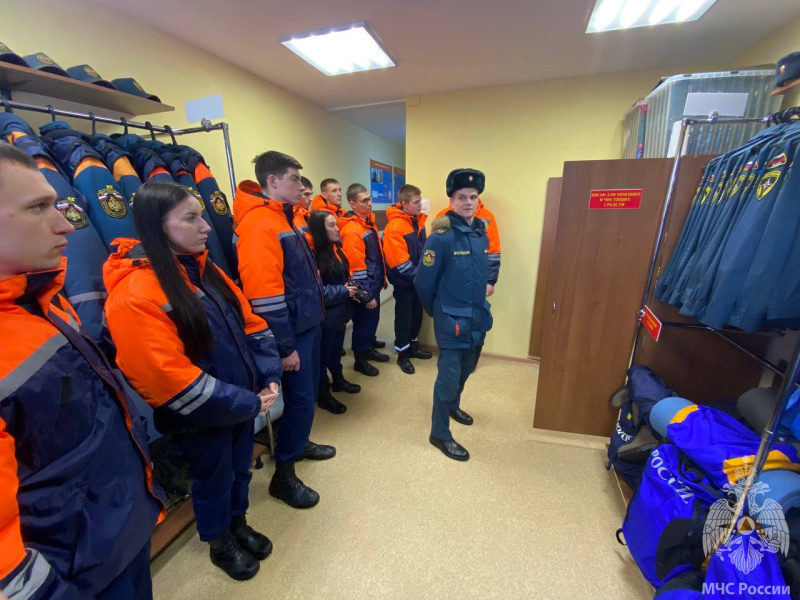 Курсанты ульяновского колледжа посетили Волжский спасательный центр