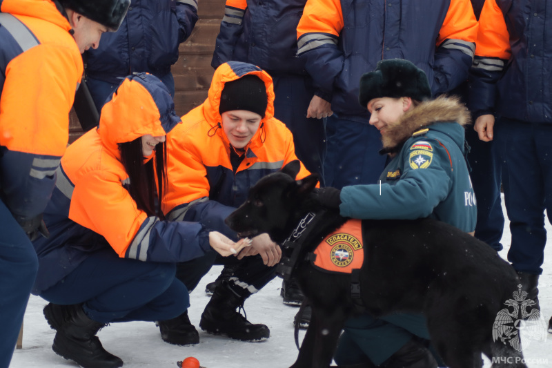 Курсанты ульяновского колледжа посетили Волжский спасательный центр