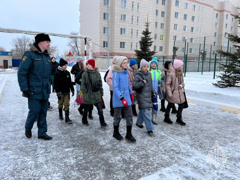 В преддверии дня защитника отечества, спасательный центр провел экскурсию для учащихся младших классов.