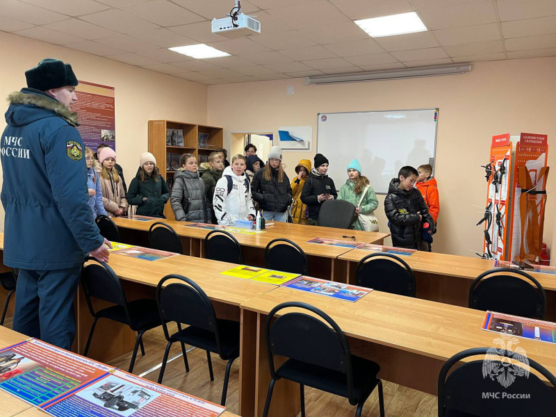 В преддверии дня защитника отечества, спасательный центр провел экскурсию для учащихся младших классов.
