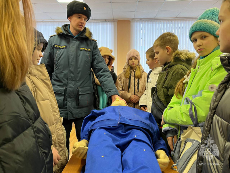 В преддверии дня защитника отечества, спасательный центр провел экскурсию для учащихся младших классов.