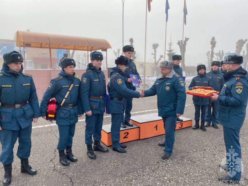 Награждение победителей соревнований по волейболу