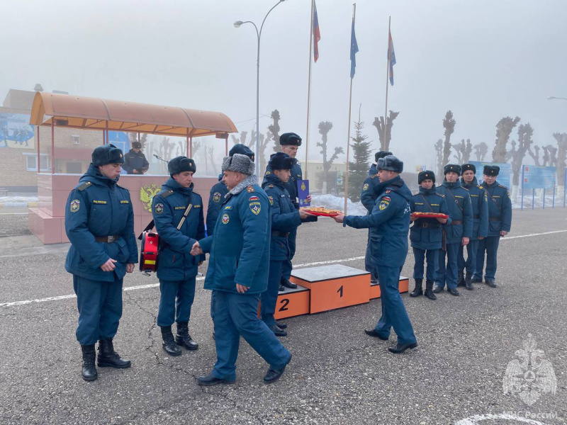 Награждение победителей соревнований по волейболу