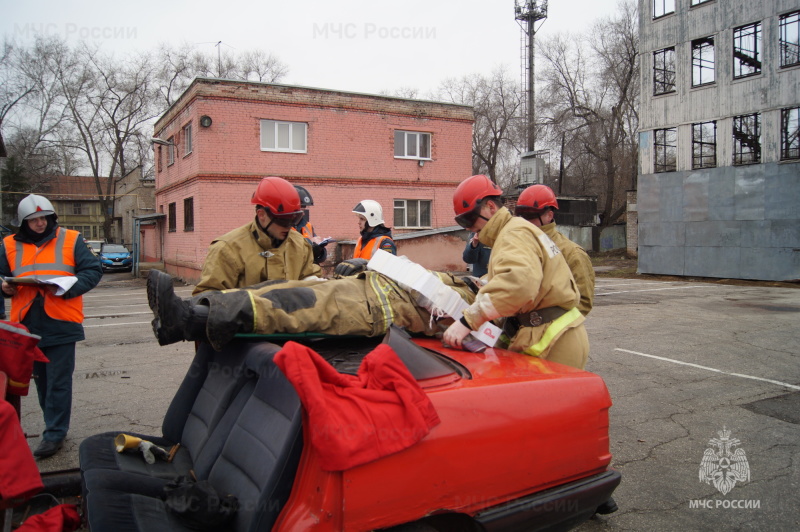 Областные соревнования по проведению аварийно-спасательных работ при ликвидации ДТП прошли в Самаре
