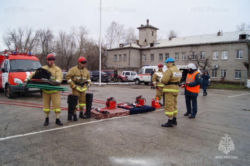 Областные соревнования по проведению аварийно-спасательных работ при ликвидации ДТП прошли в Самаре