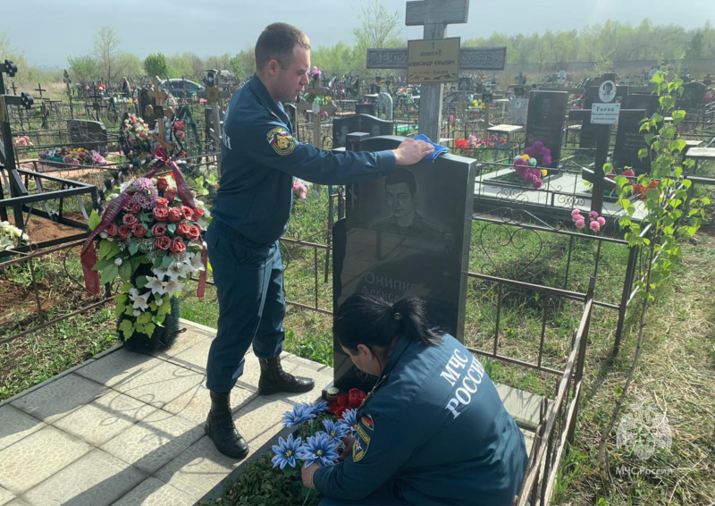 Спасатели Центра почтили память своих погибших сослуживцев