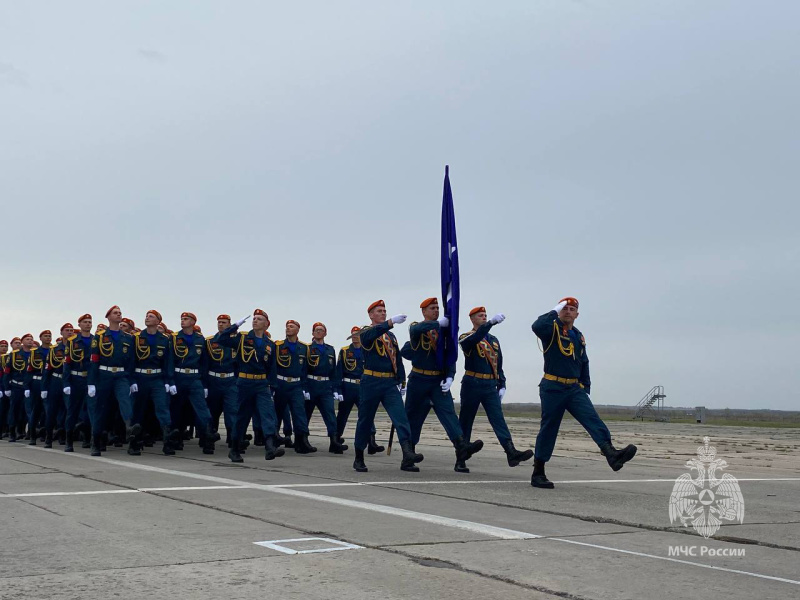 Тренировка парадного расчета спасательного центра в составе Самарского гарнизона