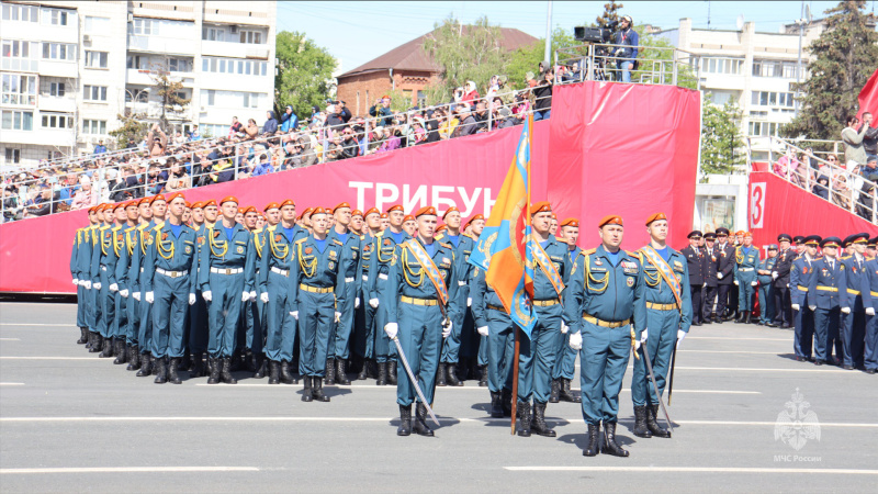 Парадный расчет Волжского спасательного центра принял участие в военном параде Победы